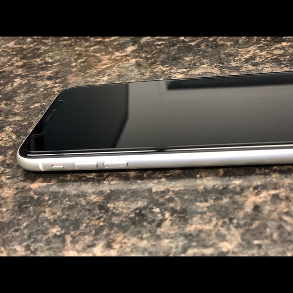 iPhone XR - Picture 4 of 8